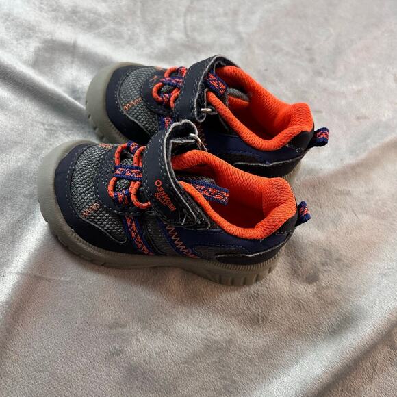 OshKosh B'gosh Other - OshKosh B'gosh Toddler boys sneakers size 5